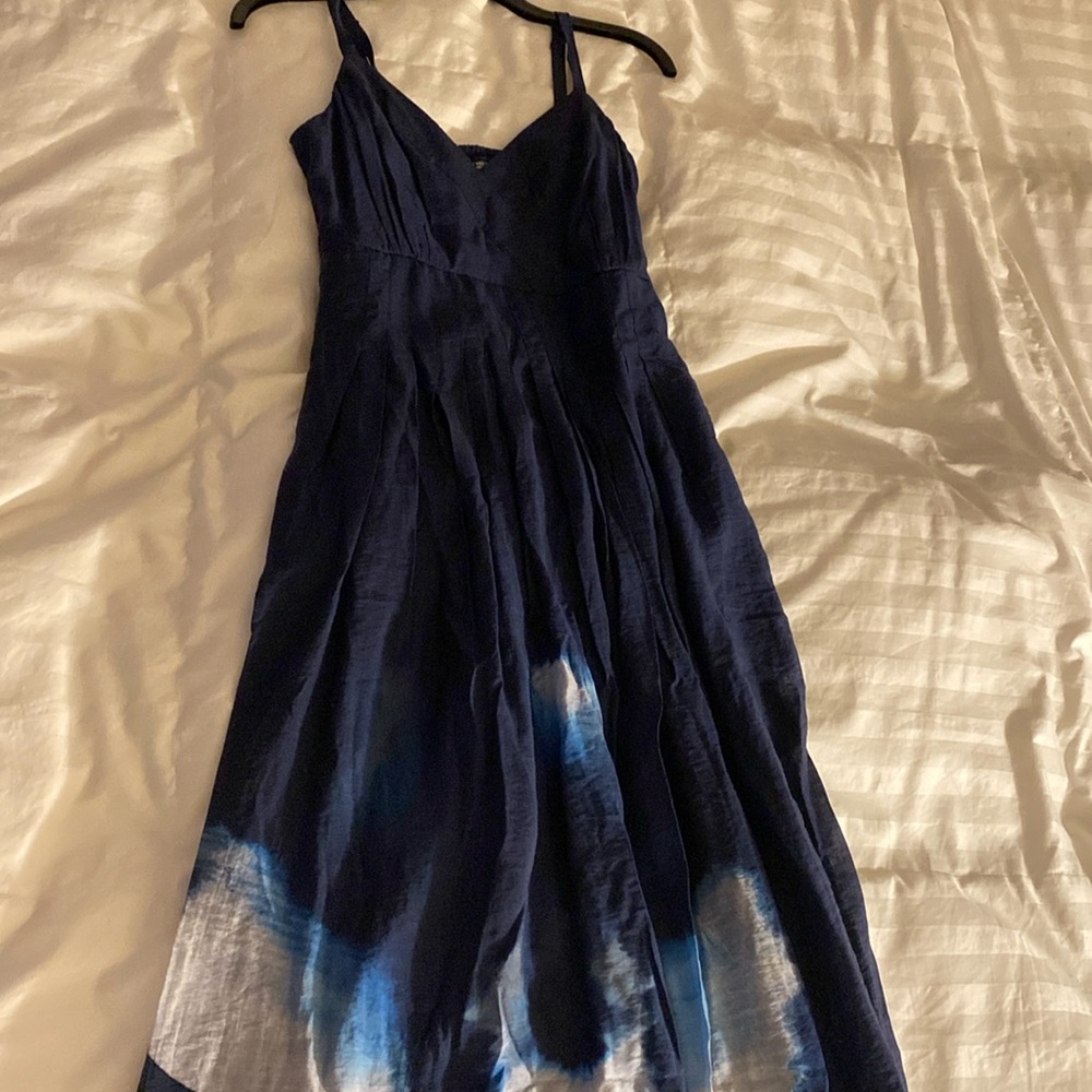 Navy dress beautiful pattern/colorslower part of dress. Simply Vera Wang NWT